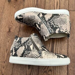 Time and tru memory foam wedge sneaker